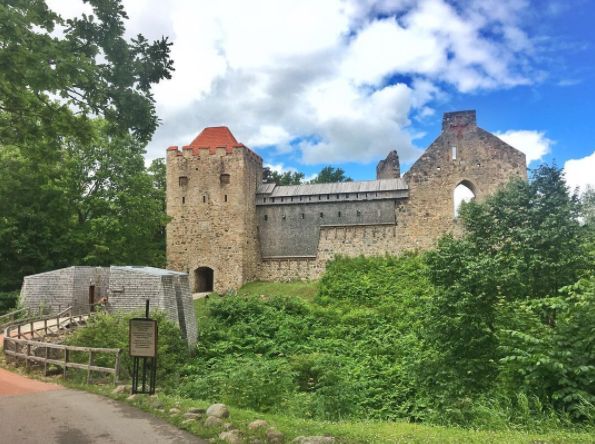 [:et]Sigulda ordulinnus <img src="https://www.tourism360.net/mtb/poi/manmade.png"/>[:en]Castle of Livonian Order <img src="https://www.tourism360.net/mtb/poi/manmade.png"/>[:]